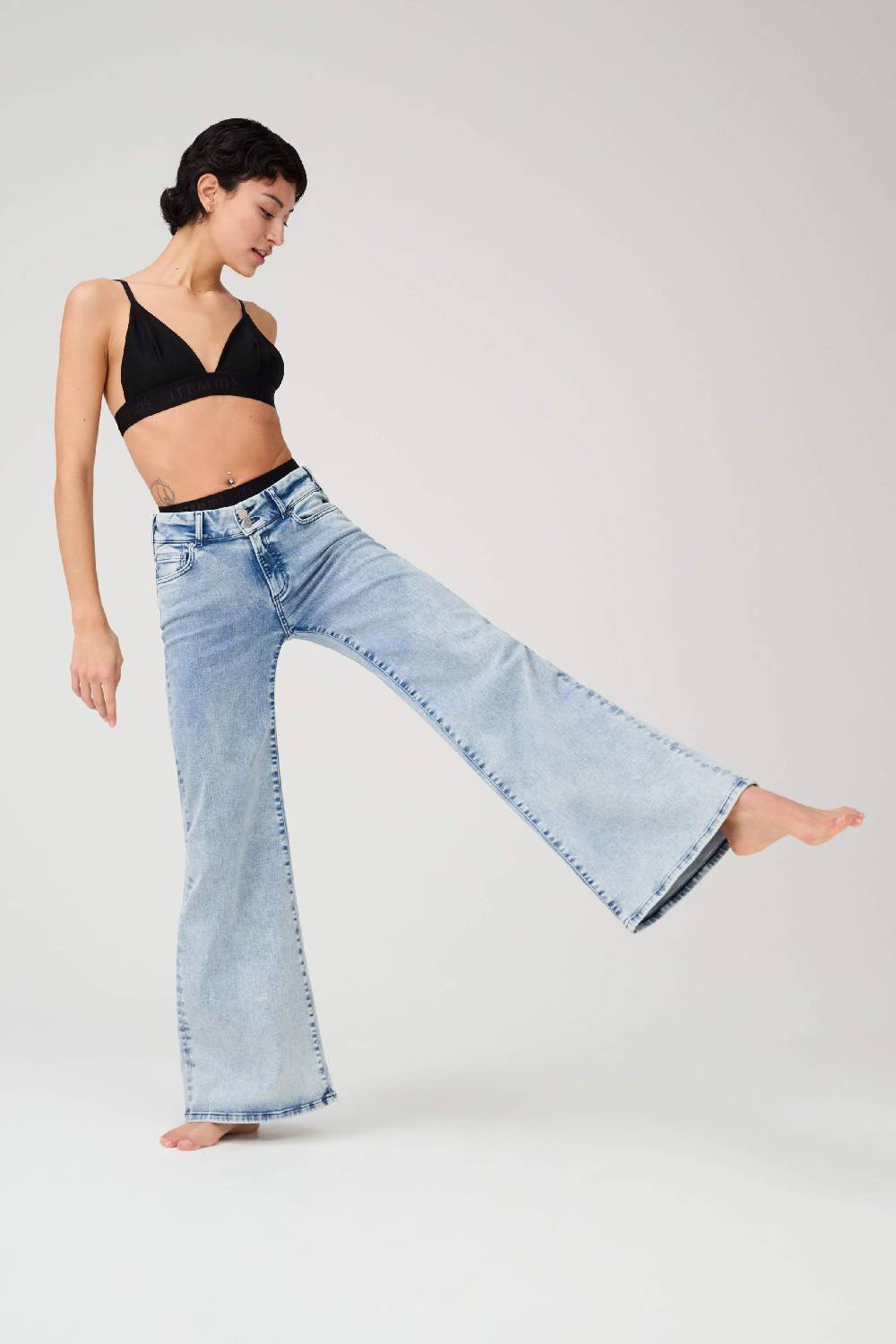Item M6 Wide Legged High Rise Denim Tiefpreis