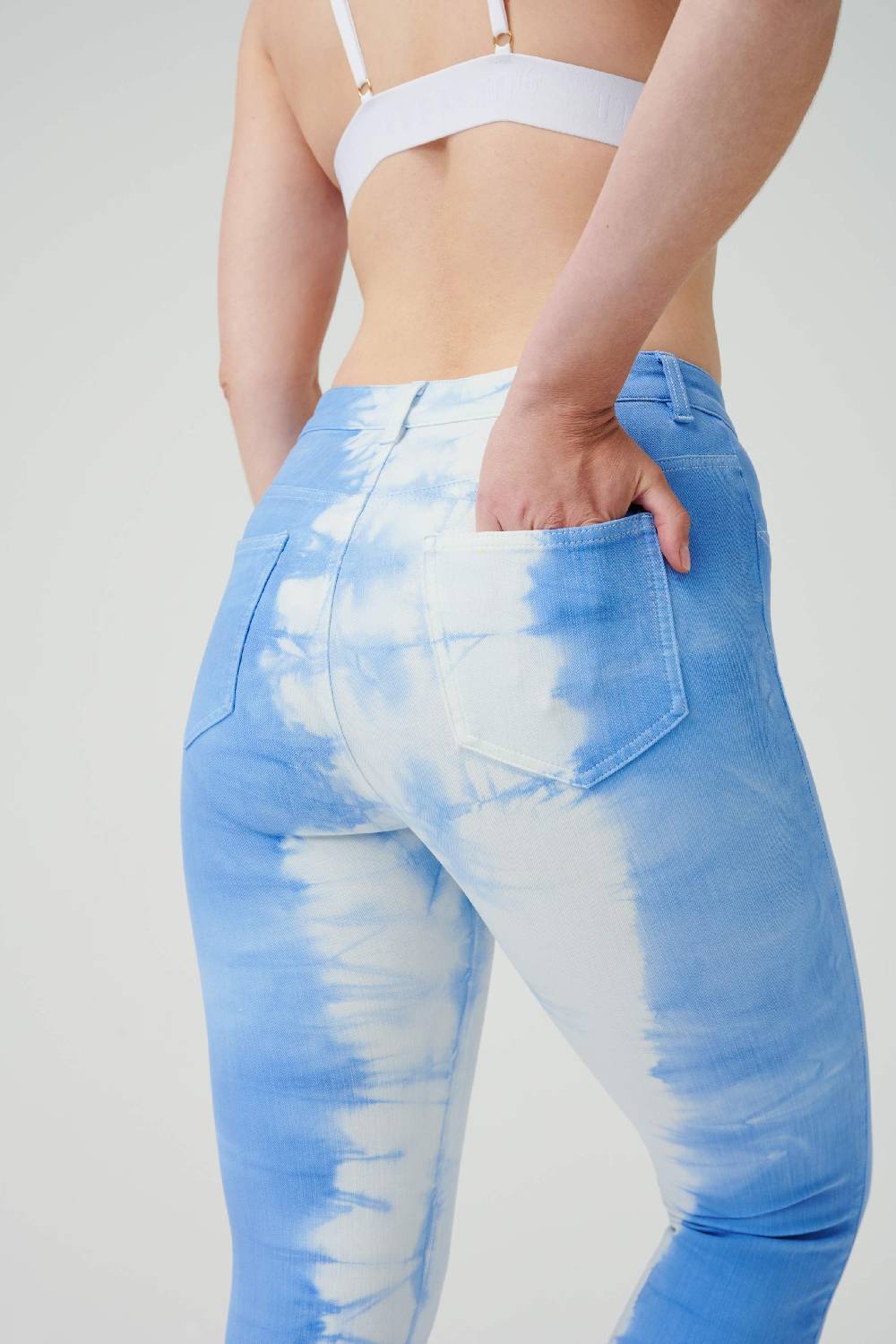 Item M6 Cropped High Rise Pants 50% Rabatt mit kostenlosem Versand