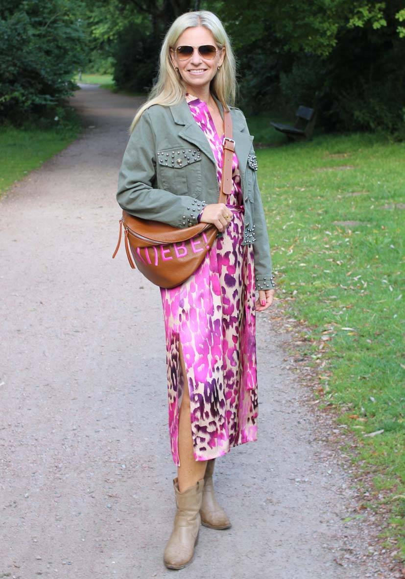 Miss Goodlife Dress Pink Leo Midi im Angebot