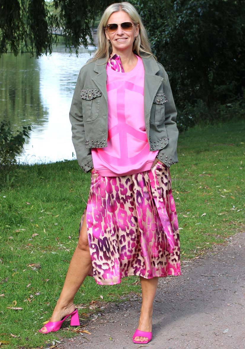 Miss Goodlife Dress Pink Leo Midi im Angebot
