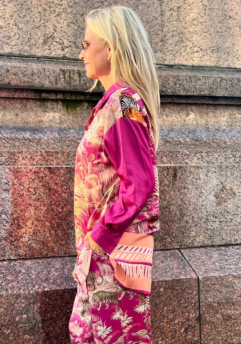 Miss Goodlife Blouse Tiger in the jungle – berry Saisonale Angebote