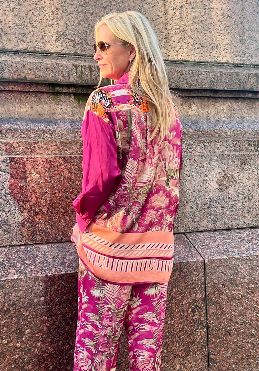 Miss Goodlife Blouse Tiger in the jungle – berry Saisonale Angebote