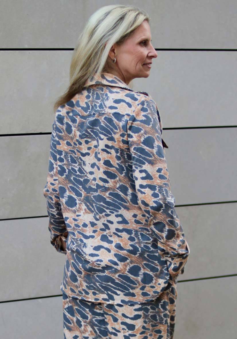 Miss Goodlife Bluse Fancy Leo – blurred brown Super Sparpreis