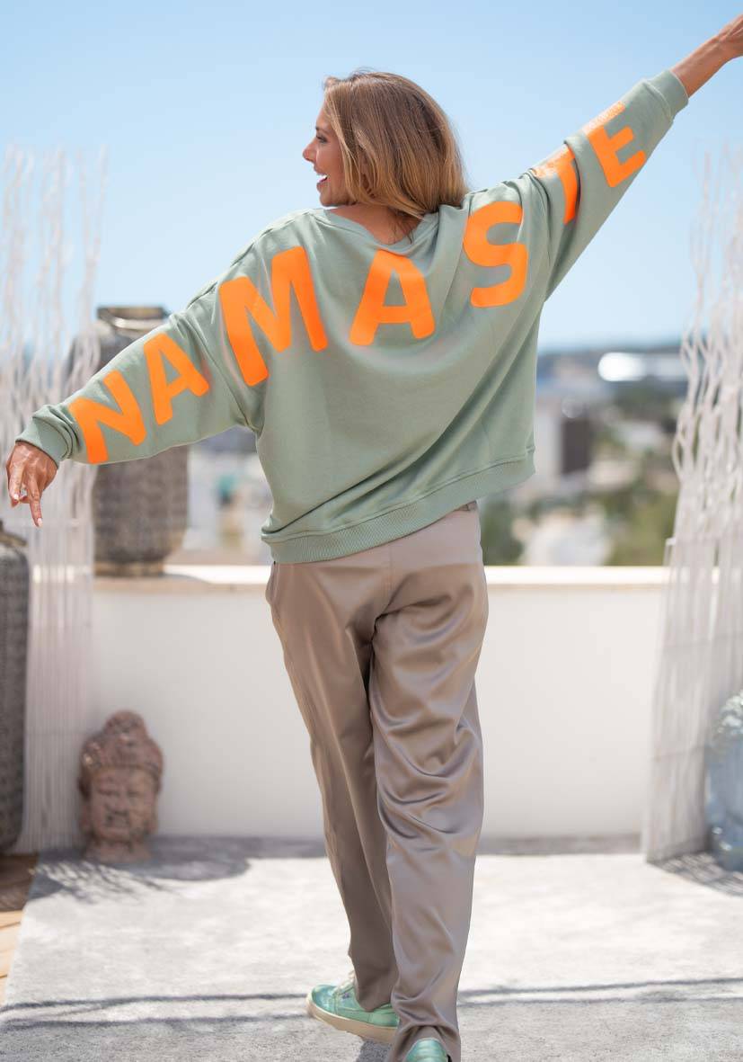 Miss Goodlife Roundneck Double Namasté – almond Auslauf