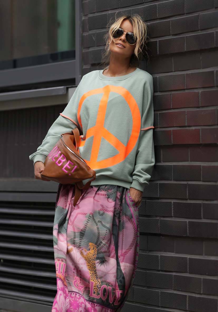 Miss Goodlife Roundneck Peace – almond Black Friday