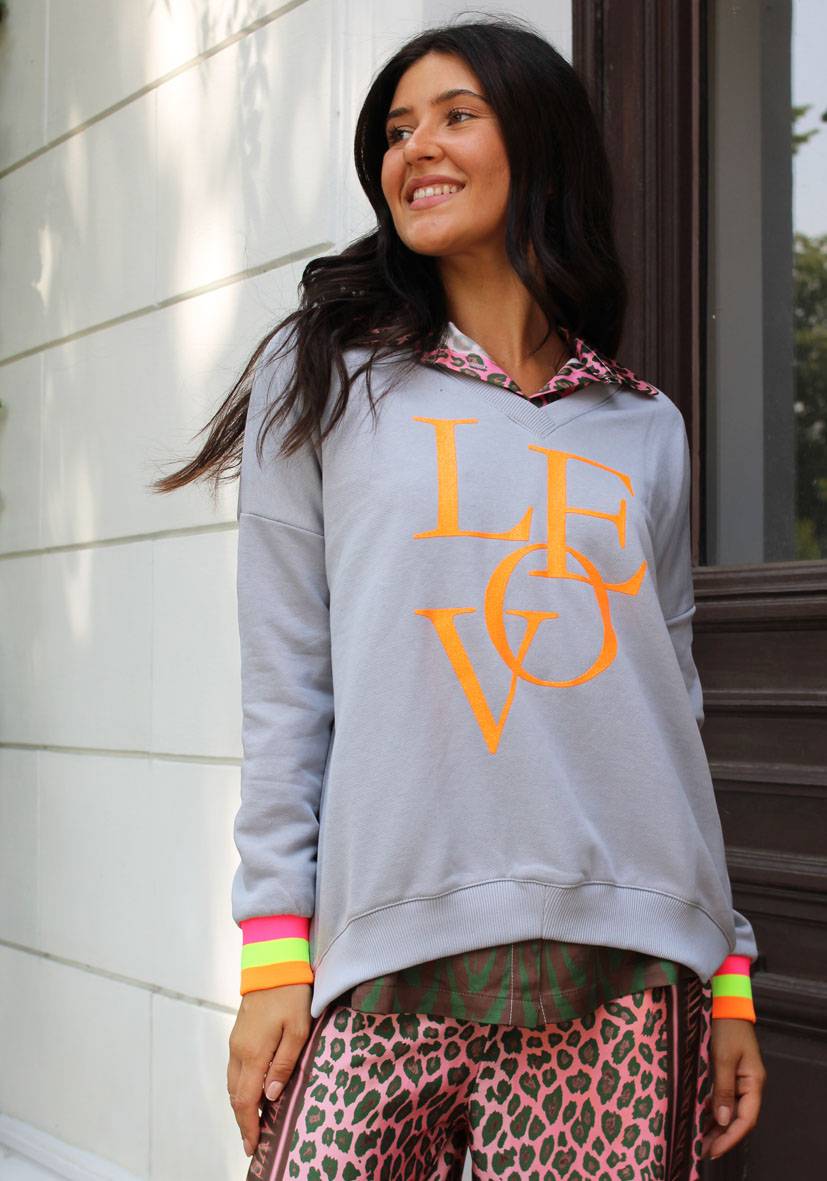 Miss Goodlife V-Neck Love Glitter – grey Neueste Mode