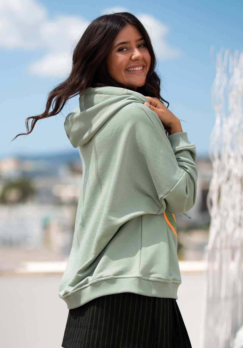 Miss Goodlife Hoodie Be Happy Heartface Strass – almond Letzte 2 Tage