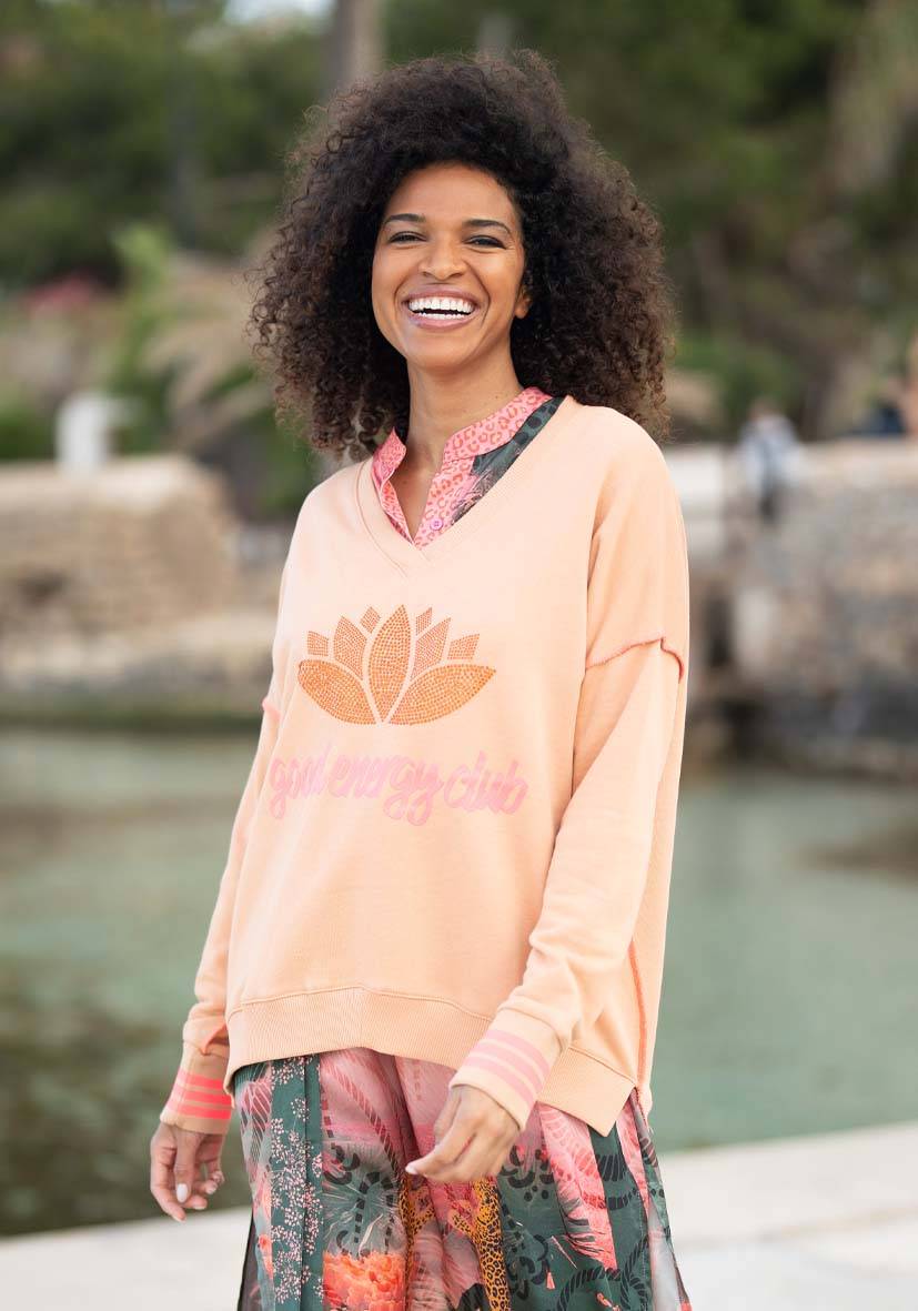 Miss Goodlife V-Neck Good Energy Namasté Strass – puder 50% Rabatt mit kostenlosem Versand