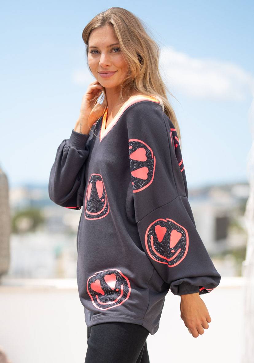 Miss Goodlife V-Neck Heartface Allover Strass – anthracite Kostenloser Versand international