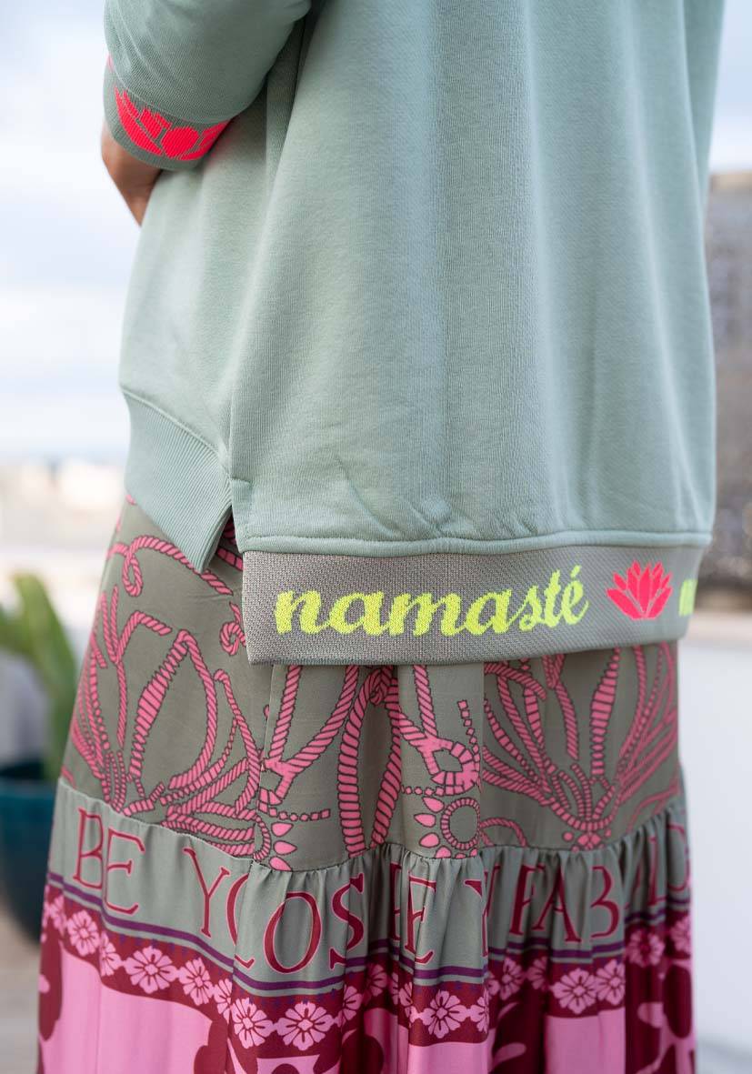 Miss Goodlife V-Neck Namasté – almond Speichern exportieren