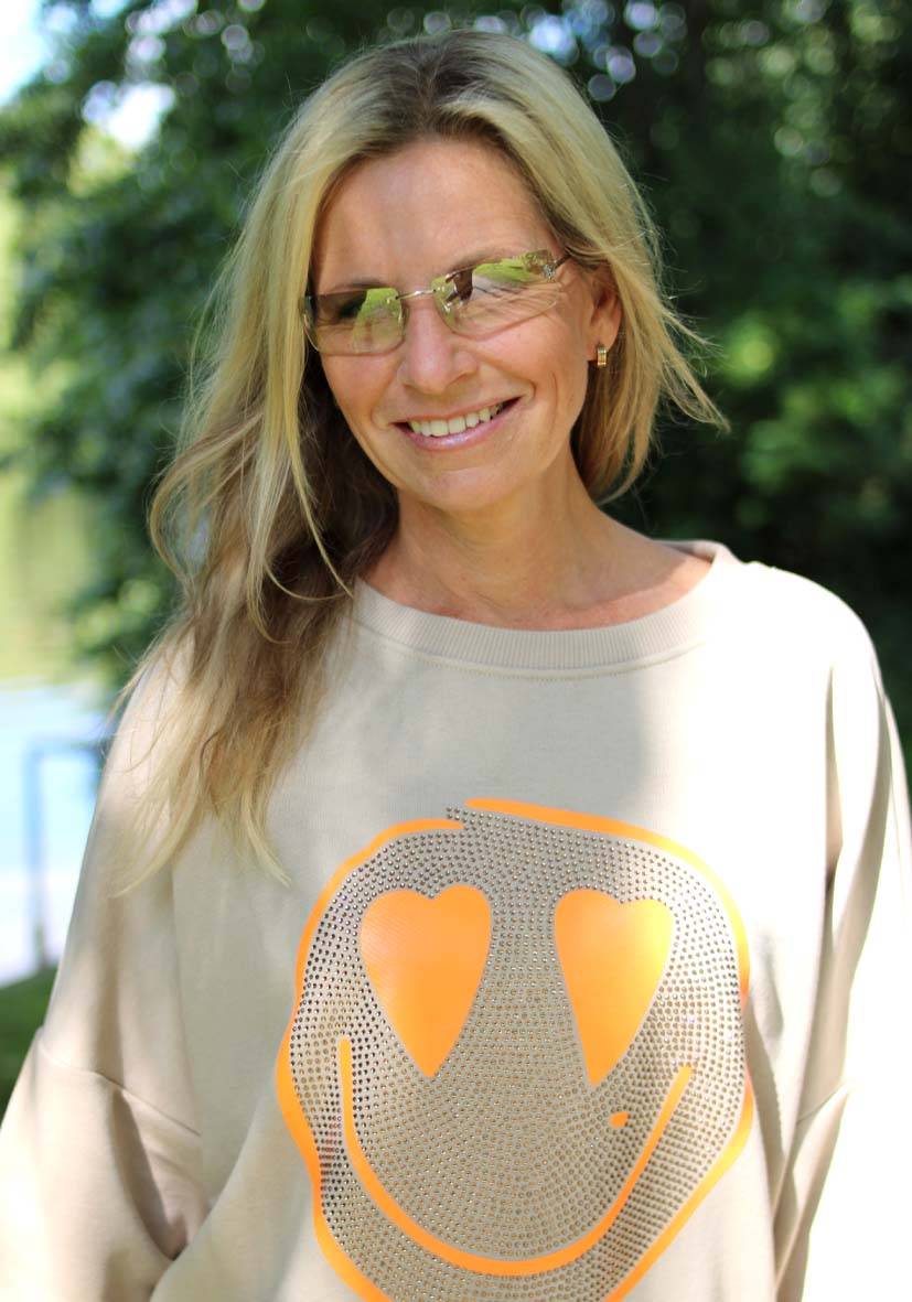 Miss Goodlife Roundneck Famous Heartface Strass – sand Cyber Monday