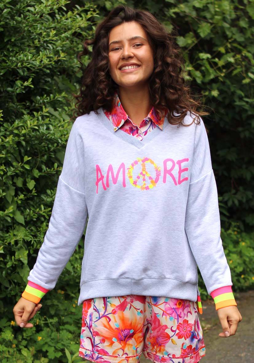 Miss Goodlife V-Neck Amore Peace – lightgrey/neonpink Letzte 3 Tage