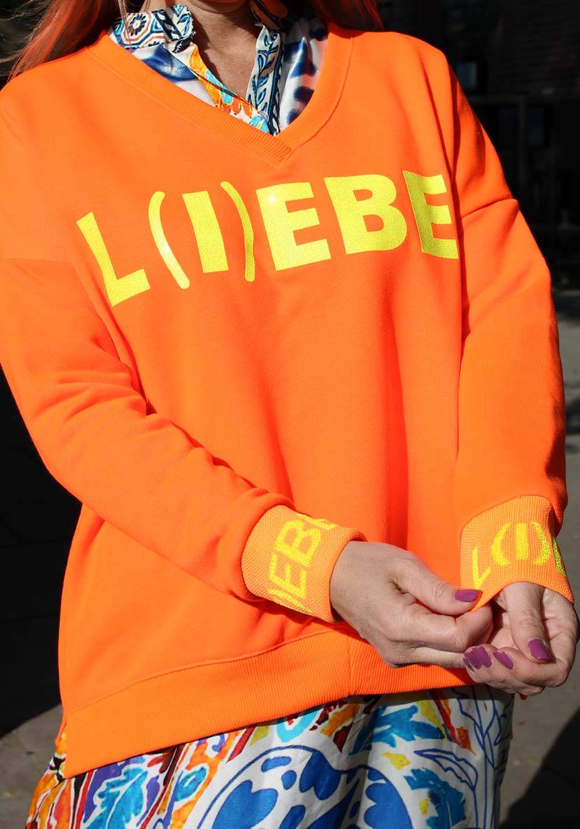 Miss Goodlife V-Neck L(i)ebe Glitter – neonorange JETZT KAUFEN