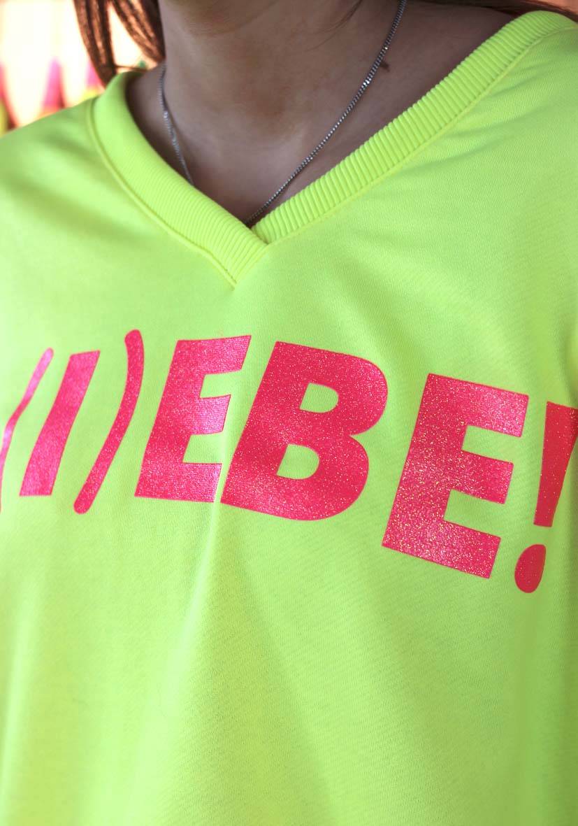 Miss Goodlife V-Neck L(i)ebe Glitter – neonyellow Neueste Stile