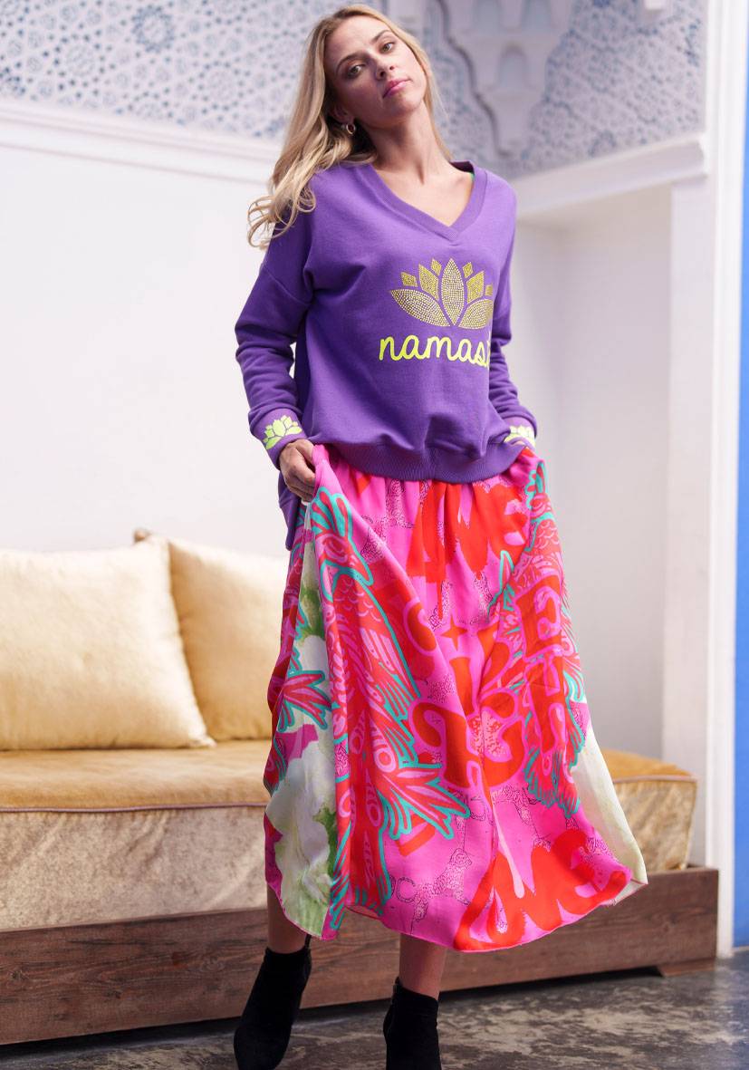 Miss Goodlife V-Neck Namasté mit Strass – lilac/neonyellow Limitierter Zeitrabatt