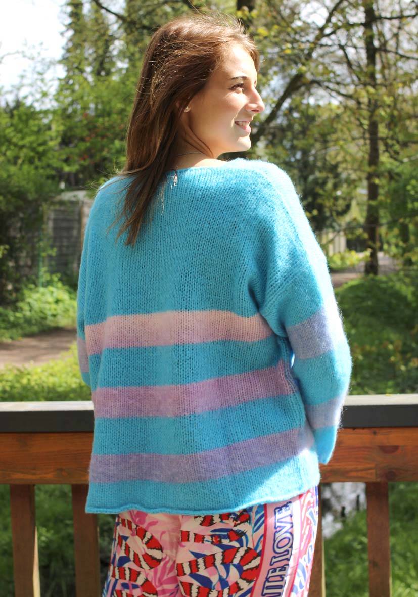 Miss Goodlife Pullover mit multicolor Stripes – lightblue Räumungsverkauf