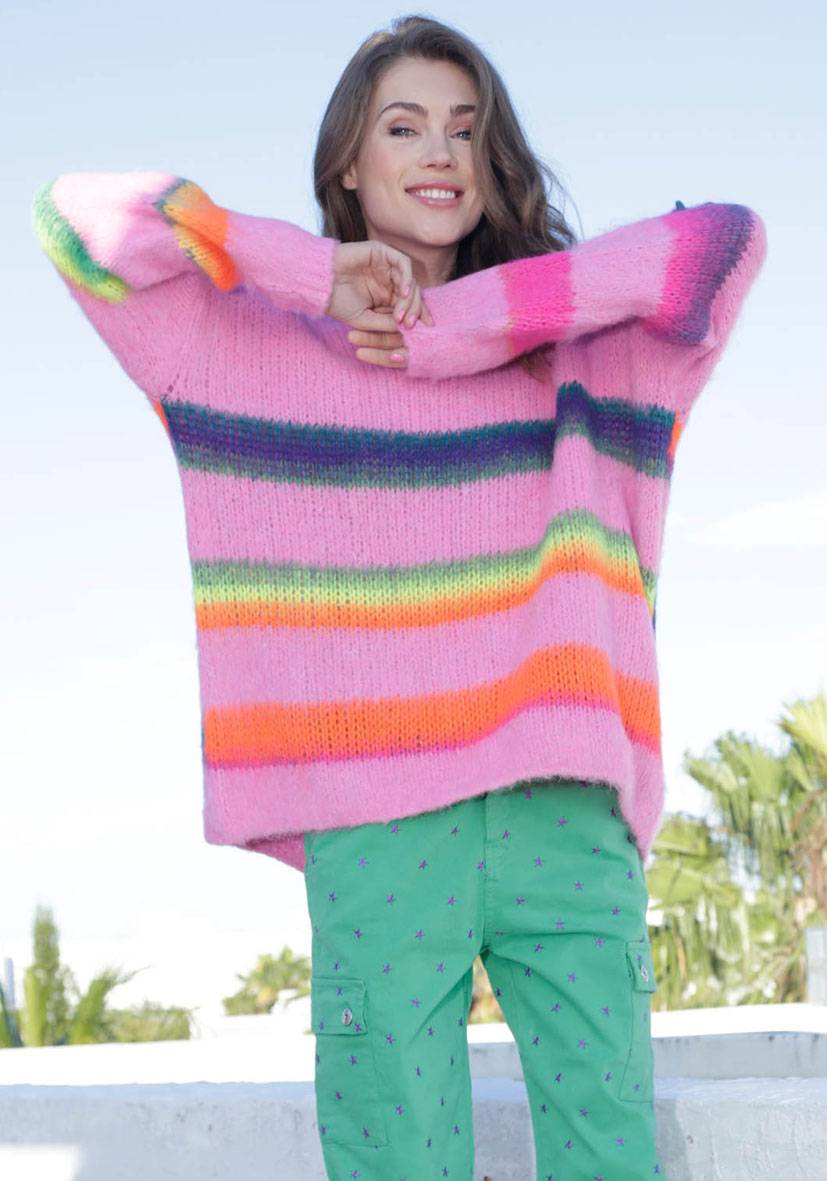 Miss Goodlife Pullover gebrushed mit multicolor Stripes – pink Kauf eins, bekomm eins gratis