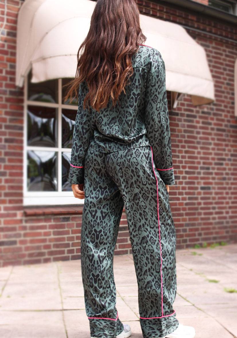 Miss Goodlife Pants Leo Love – green Fabrikpreis