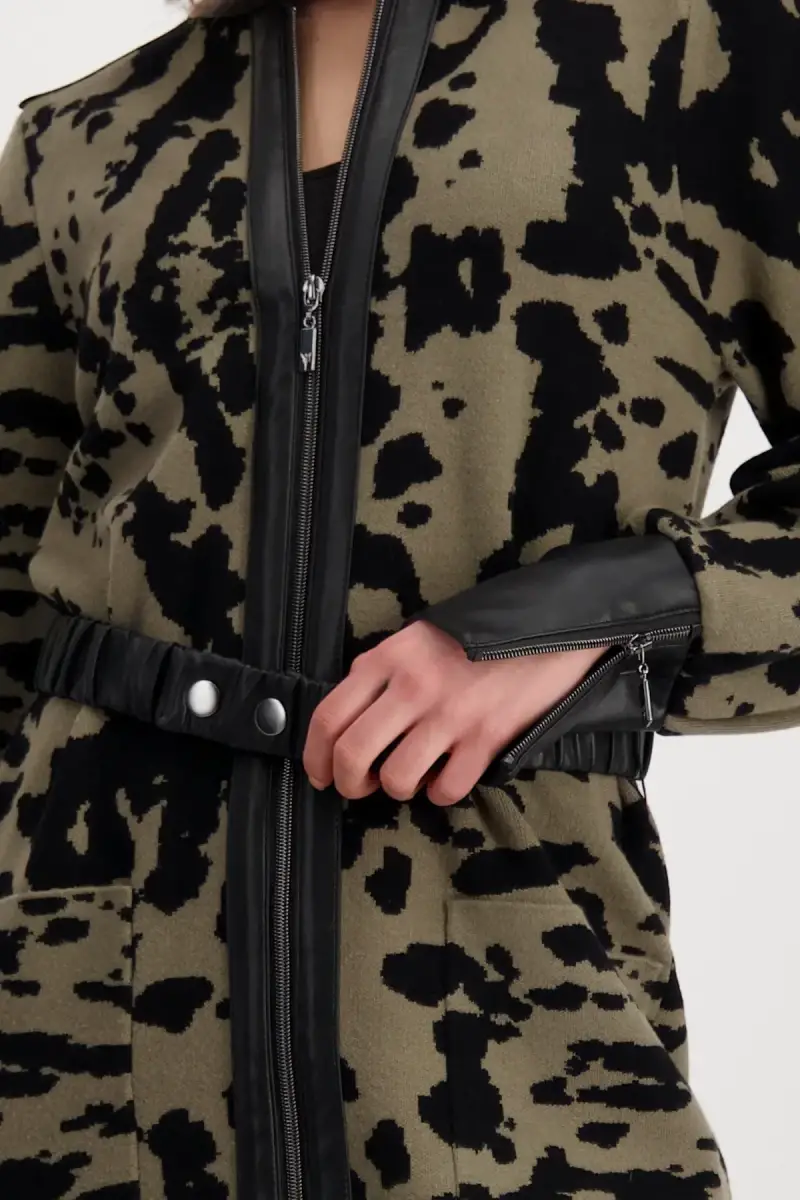 Monari Strickmantel mit Leo-Camouflage Muster Jubiläumsangebot