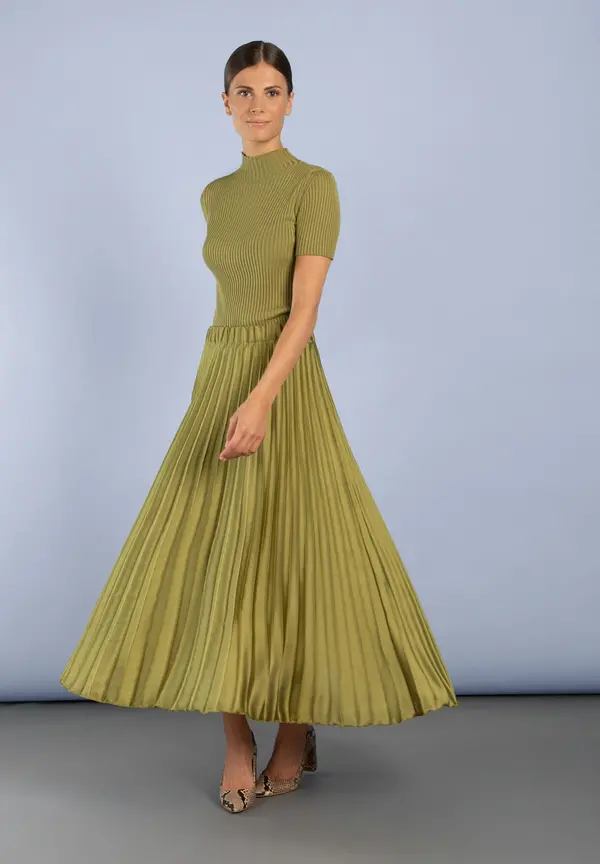 More & More Satin Plisséerock, soft moss green Osterangebot