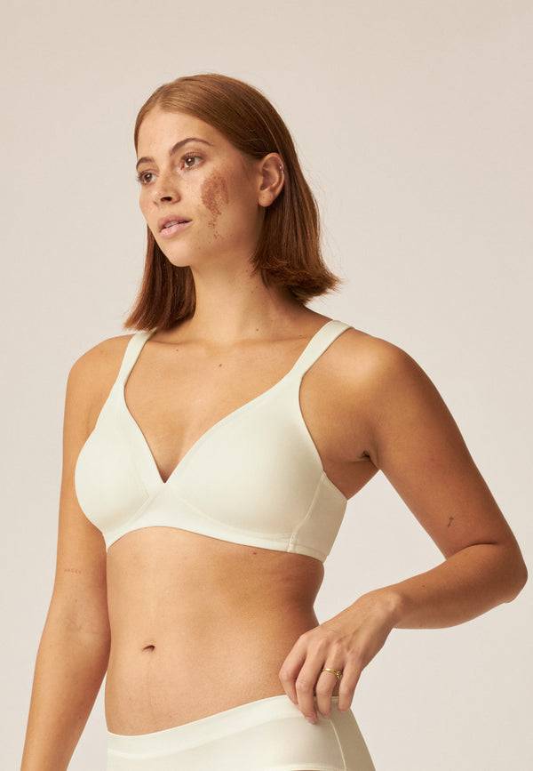 Naturana Bügelloser BH mit Schale und Glanzband - Ecru Auslauf