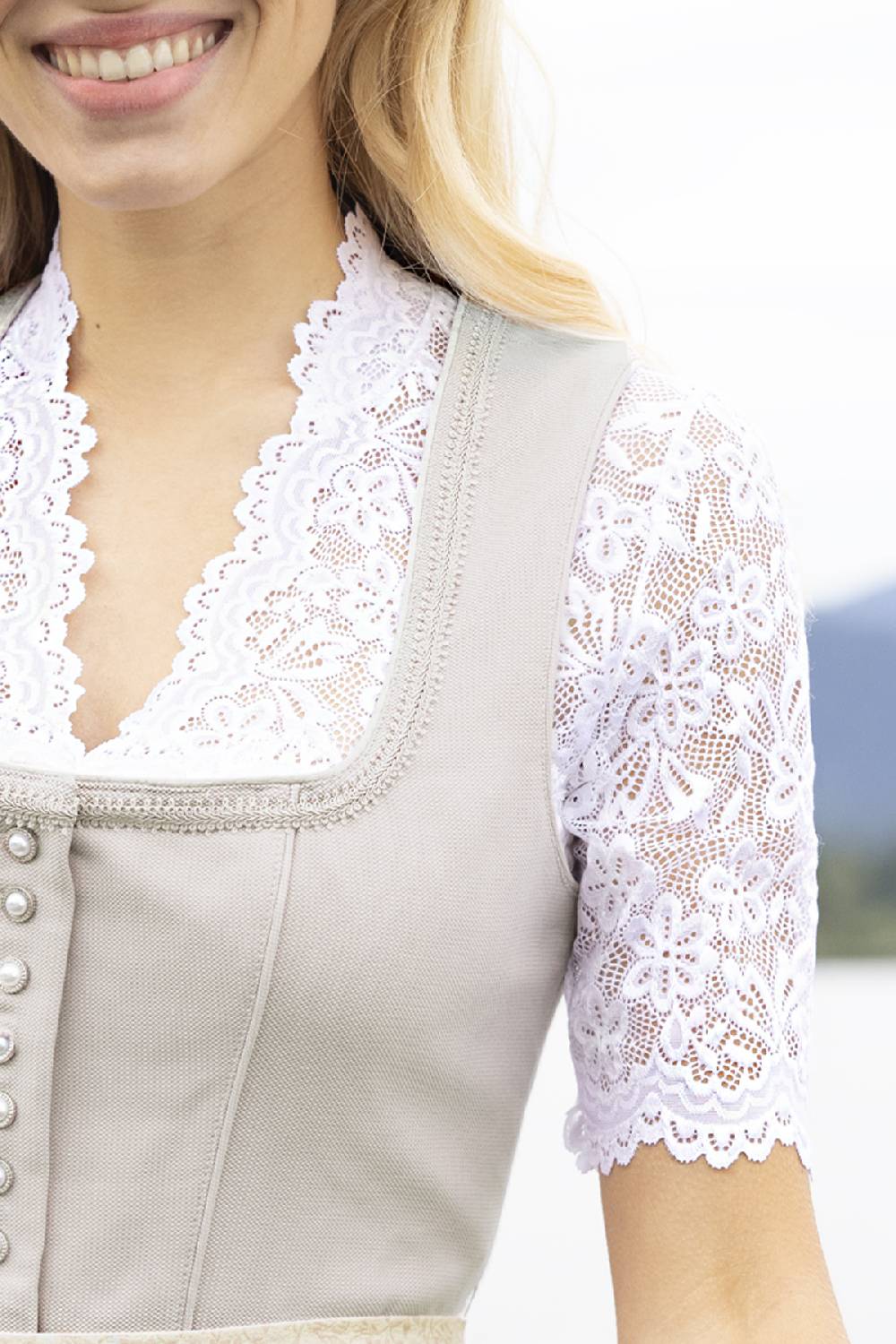 Nina Von C. Dirndl-Bluse Melina, halbarm Vatertagsangebot