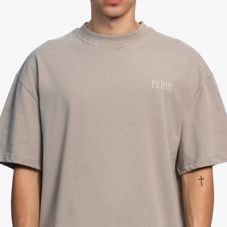 Pequs Chest Logo T-Shirt Vierteljährliche Förderung