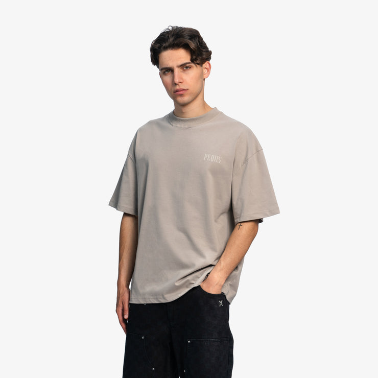 Pequs Chest Logo T-Shirt Vierteljährliche Förderung