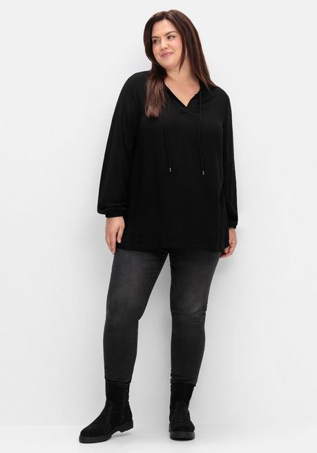 sheego Tunika mit V-Schlitz, Rüsche und Bindeband - schwarz sheego Sonderangebot
