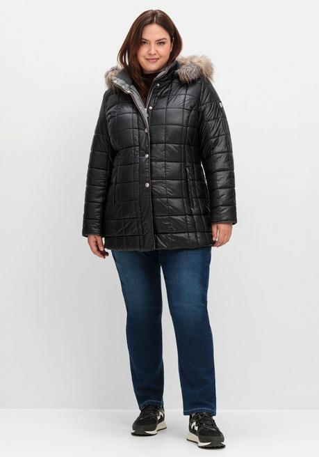 sheego Leicht glänzende Steppjacke mit Kunstfell-Kapuze - schwarz sheego Bis zu 50% Rabatt