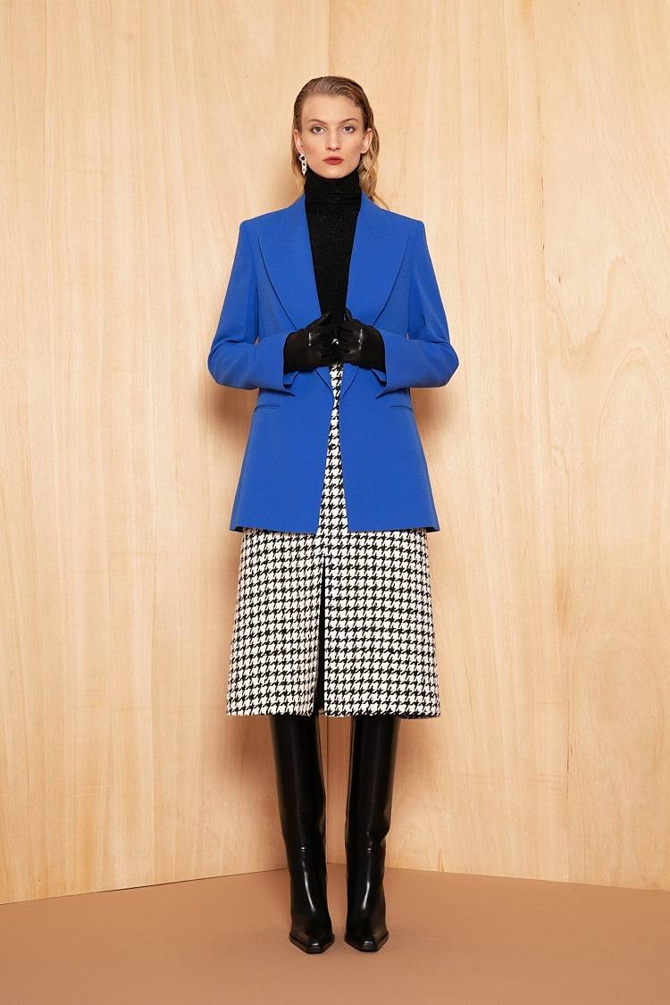 Sly 010 Lang geschnittener knopfloser Blazer aus Crêpe-envers-Satin Valentinstagsangebot