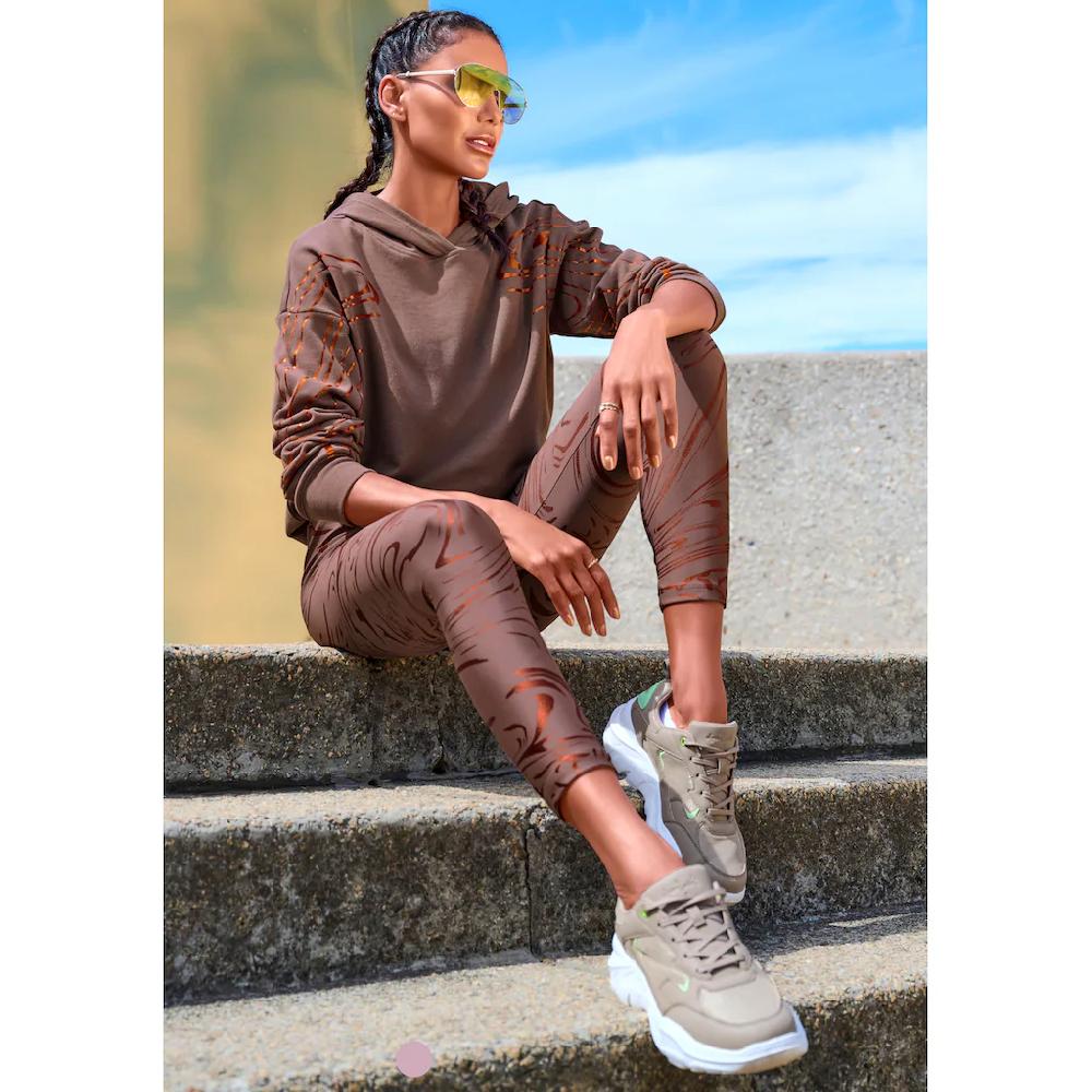 LASCANA ACTIVE Funktionsleggings Sportleggings mit glänzendem Print und 3D Schriftzug Riesige Rabatte