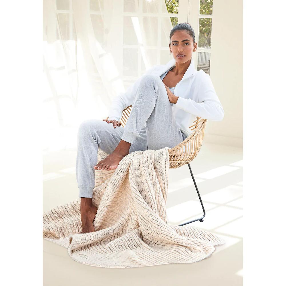 Bench. Loungewear Sweatjacke mit glänzender Logostickerei am Stehkragen Loungeanzug Lagerräumung