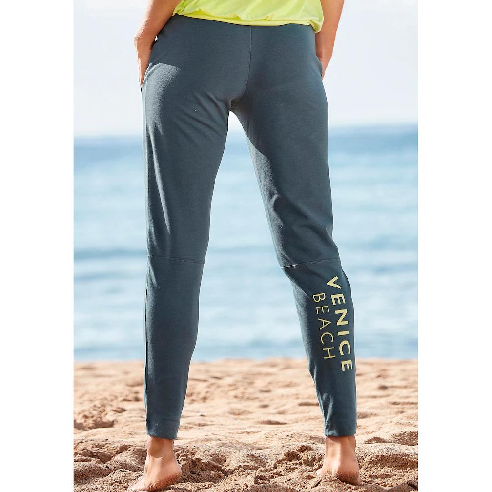 Venice Beach Sweathose mit Print am Bein und Taschen Jogginghose Relaxhose im Angebot