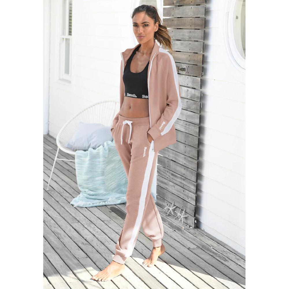 Bench. Loungewear Sweathose mit Seitenstreifen und schmalem Bein im Angebot